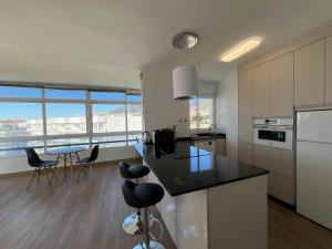 Diorama Sea View by BenalSuites - Panoramic Sea & Mountain Views
