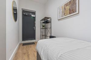Coulsdon Luxe - Sleeps 3 - Near Station