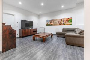 Milano Friends & Family House