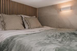 Cosy room inside Batignolles - L60