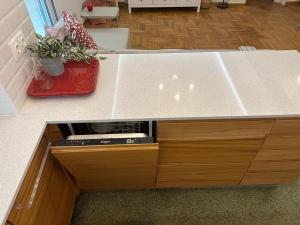 Sunlit seaside 2 bedroom 2 bathroom apartment