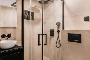 Cosy room inside Batignolles - L60