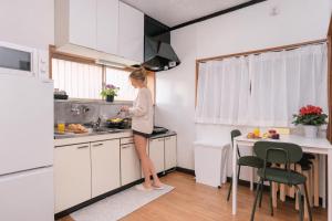 6 minutes walk from Ichikawa Station Single-family house with 3 bedrooms and 1 living room Rich living facilities around