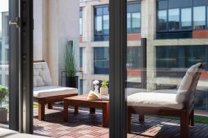 Stylish 2BDR Apartment with Free Parking & Terrace by EasyBNB Premium