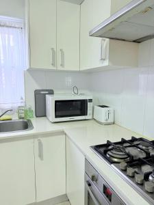 Spacious Room with Luxury Furniture in Earlwood close to Shops & Eateries