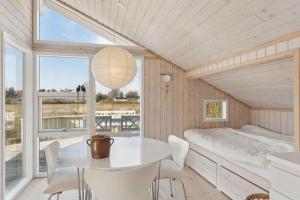 Quiet Cottage Near Nature Water And Views