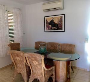 2 bed Apt grt location shared pool outdoor area