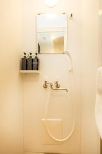 2 mins walk from JR Kameido Station, 9 mins to Akihabara, Near Skytree, Private apartment with 4 single beds for up to 4 ppl