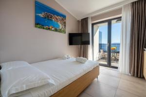 Wind Rose Bura-beachfront