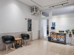 RedDoorz near Ciputra Golf Surabaya