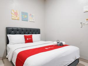 RedDoorz near Ciputra Golf Surabaya