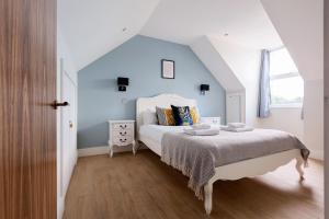 Elegant Flat with Balcony in Finchley