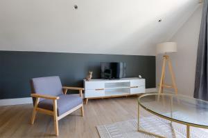 Elegant Flat with Balcony in Finchley