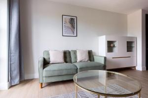 Elegant Flat with Balcony in Finchley