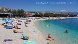 A comfortable apt w balcony 4 min walk to beach