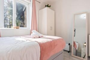 1 Bedroom Apartment Sleeps 4 Free parking Tv