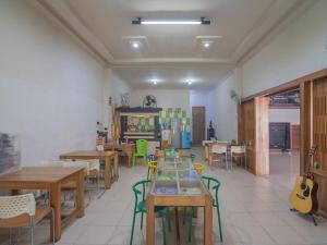 RedDoorz near Gajah Mada Pontianak