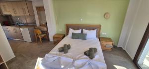 Petrino 2 by Vasileia