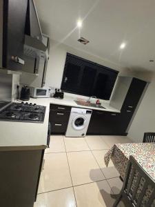 Elegant 2-Bed Home - Prime City Centre Location