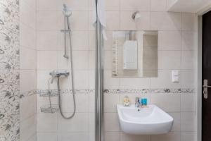 Daszyńskiego Urban Comfort Apartment by BookingHost