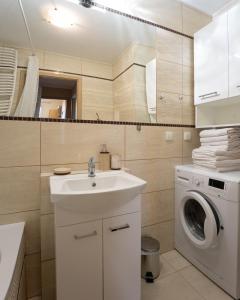 Gaj Comfort Apartment with Balcony & AC ProperUNIT