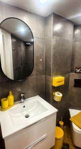 Yellow Skg City Loft