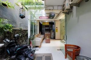 RedDoorz Plus near Malang Town Square