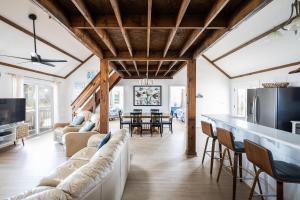 Private and Quiet Family Retreat - Steps to the Beach