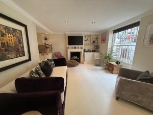 Cozy City Two Double Bedroom Apartment in Chelsea