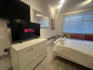 Large Studio - Prime Central Location