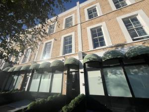 Large Studio - Prime Central Location