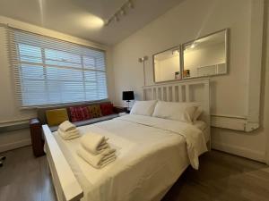 Large Studio - Prime Central Location