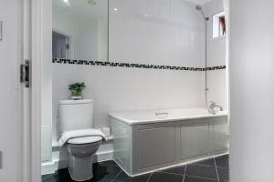 Contemporary flat in Bow