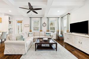 Community Pool, Sleeps 10, Salty Pines Retreat, Bikes, Golf Cart