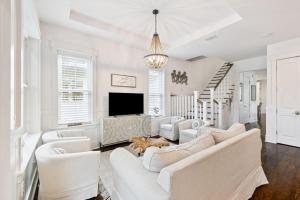 Community Pool, Sleeps 10, Salty Pines Retreat, Bikes, Golf Cart