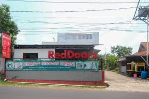 RedDoorz near Kampus UMP Purwokerto