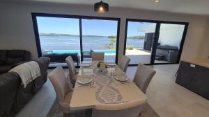 Stunning seaside villa with pool and jacuzzi