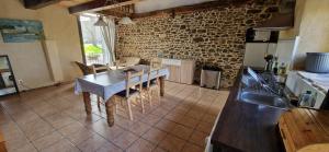 Le Fenil gîte avec piscine partagée