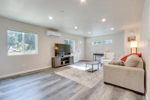 Steps to Russian River Peaceful Monte Rio Retreat