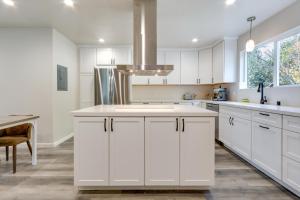 Steps to Russian River Peaceful Monte Rio Retreat