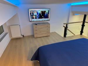 Modern Athens Suite - 160m from Metro - 3min Piraeus Port - 6 Guests