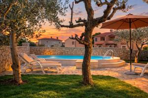 Holiday House with pool Lili, Pet friendy