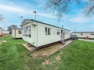 Lovely 8 Berth Caravan At California Cliffs Holiday Park In Norfolk Ref 50024B