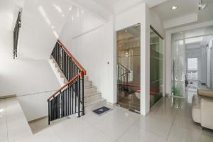 RedDoorz Syariah Plus near Pancoran 2