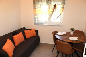 A 2 apartment with terrace garden and sea view