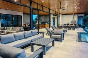 Casa Colibrí Ocean and Jungle Villa, Infinity Pool