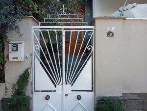 The House Thessaloniki - Close to Agrotica HELEXPO & University - Easy Parking