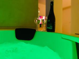 Suite Émeraude Romance avec Spa Privé - 402