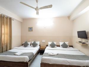 Hotel Swetamber 100-meters from MG Marg