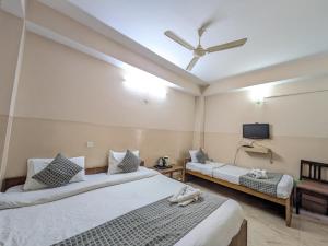 Hotel Swetamber 100-meters from MG Marg